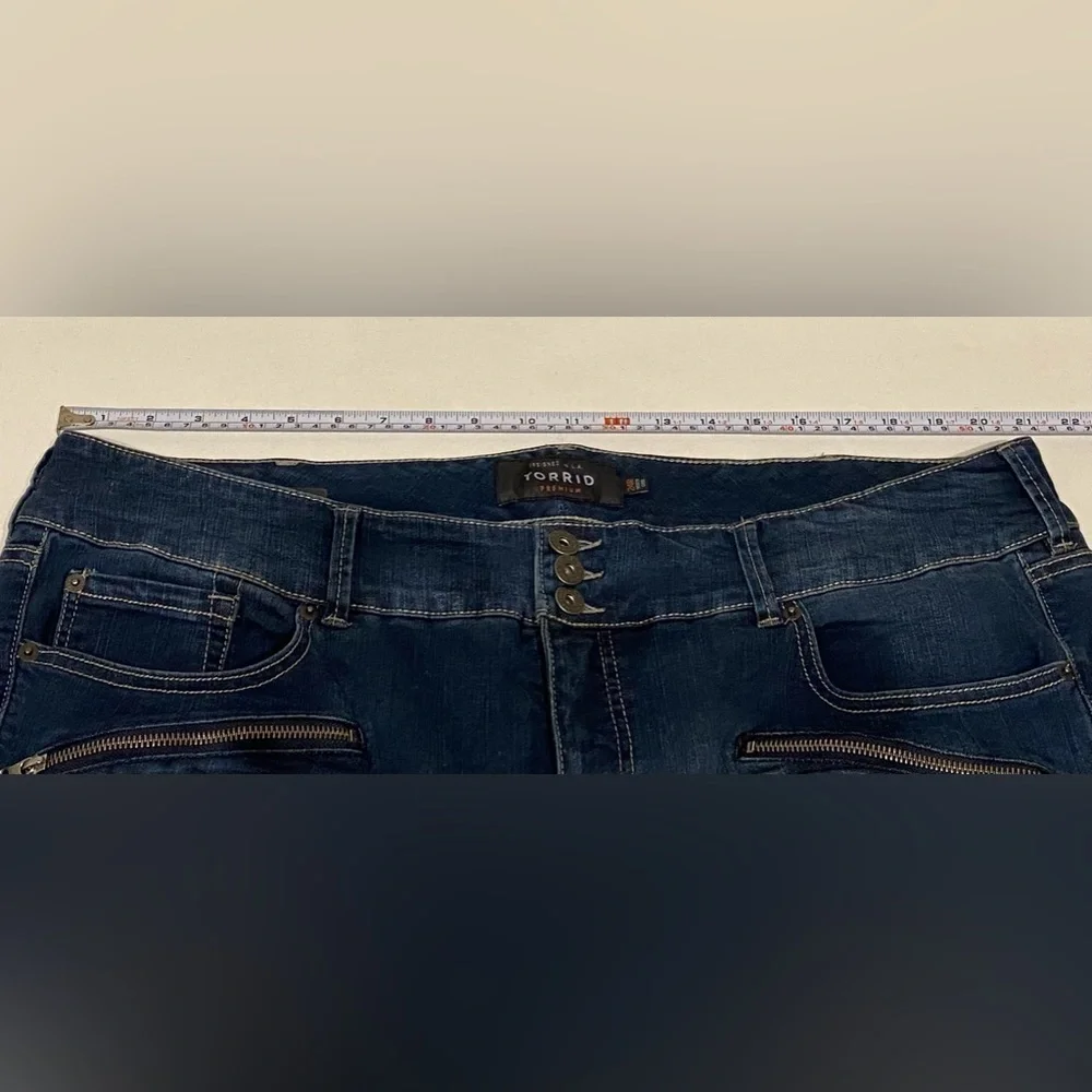 Torrid Premium Women’s Zippered Dark Wash High Rise Jeans/Jegging Size 24R - Picture 11 of 11